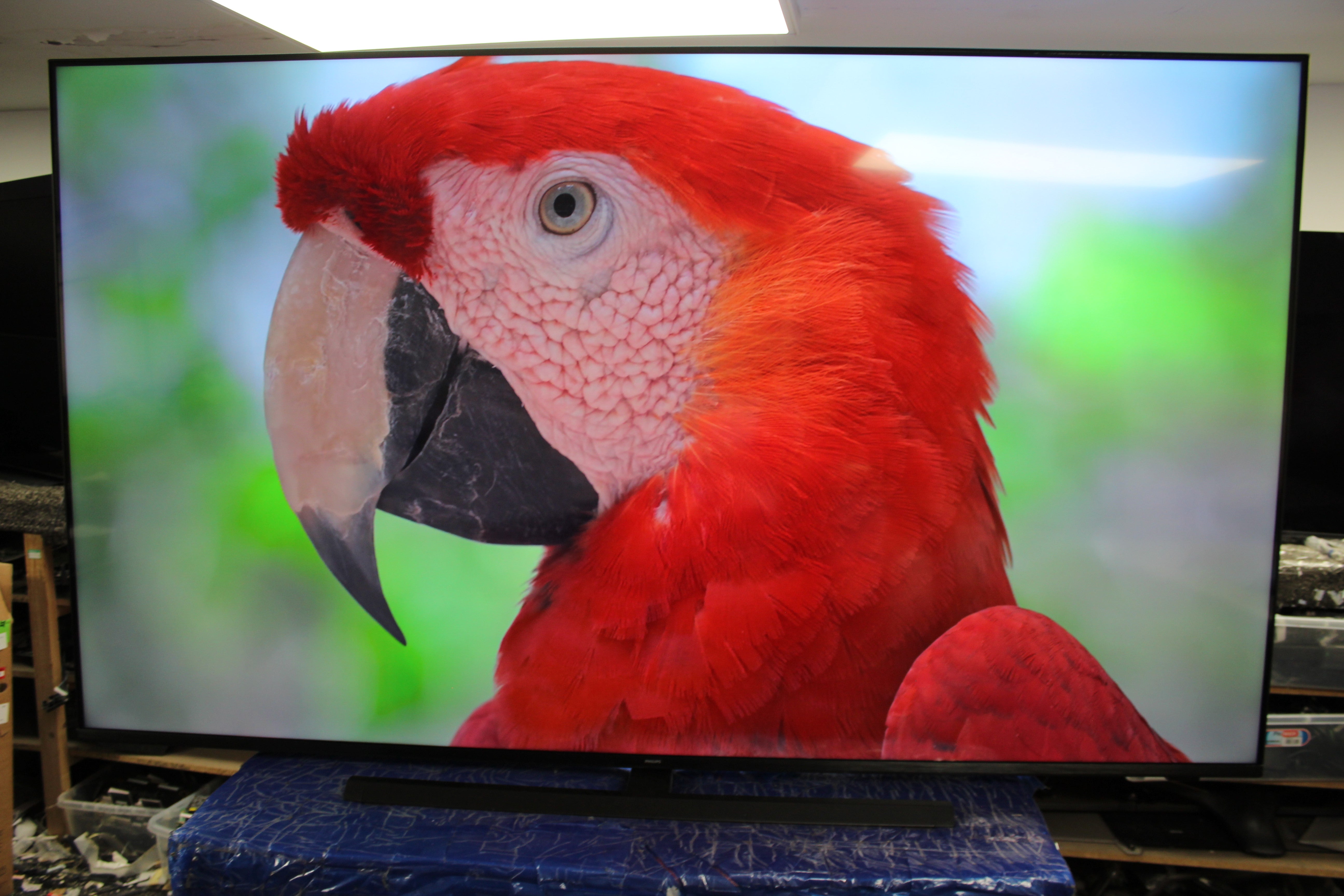 85" Philips 85PUS8500/12 Ambilight 4K HDR Smart LED TV