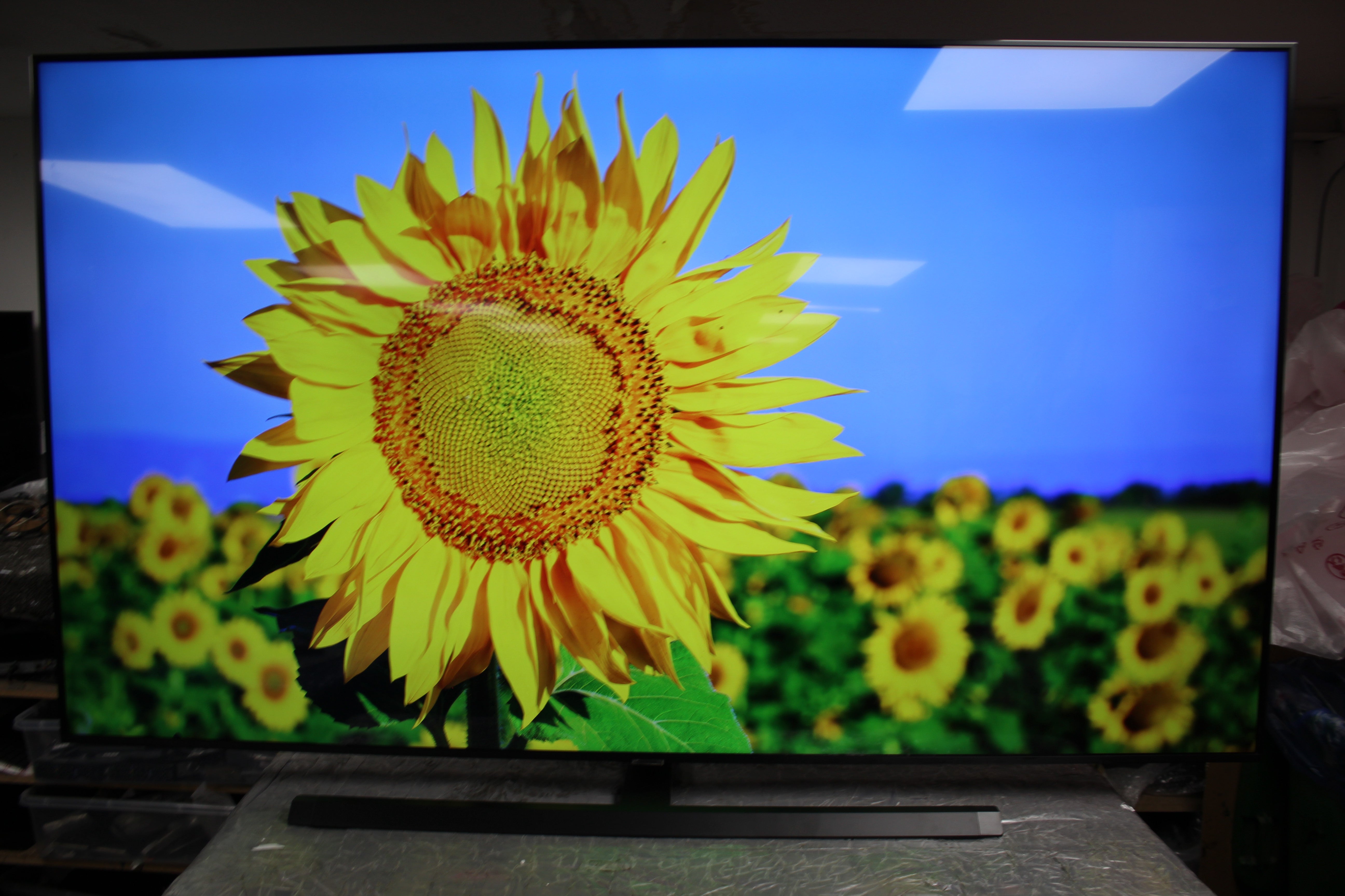 75" Samsung UE75AU7100 4K HDR Crystal Smart LED TV